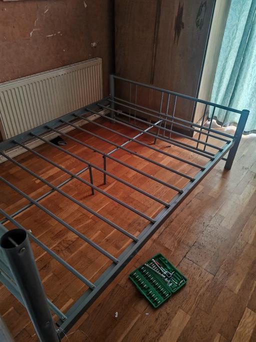 — Metal Frame Bed King size