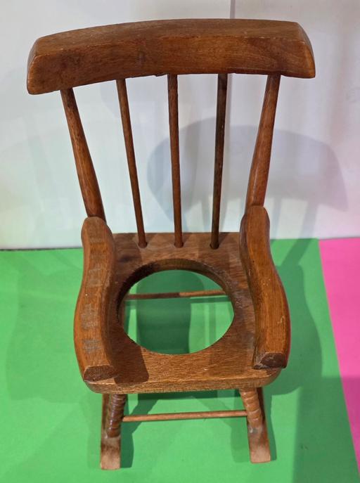  — VINTAGE PLANT ROCKER CHAIR