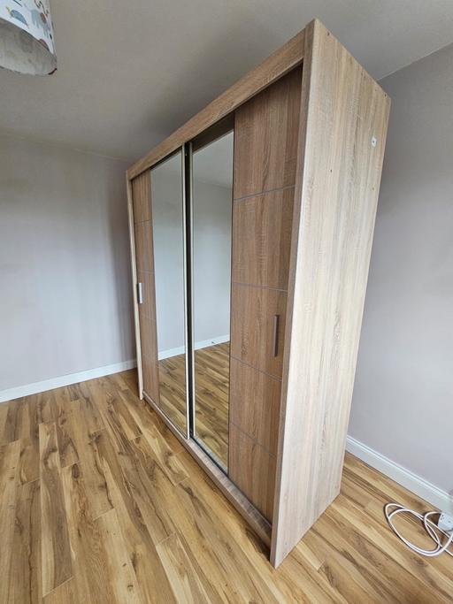  — Mirrored sliding double wardrobe
