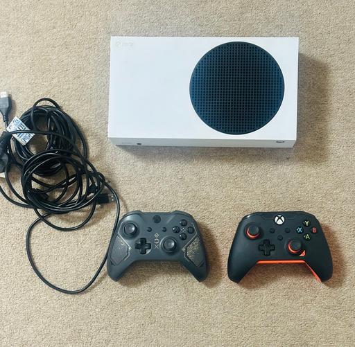  — XBox Series S - 512GB SSD - 2 Controllers