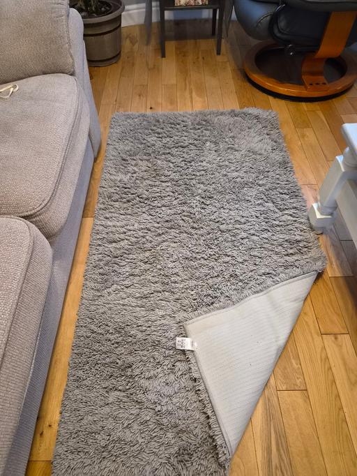  — shaggy pile rug liht grey