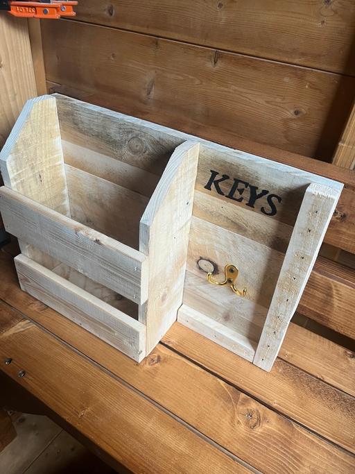 — Letter holder & key holder