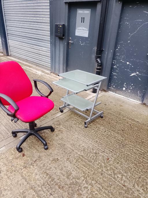  — computer desk with gaslift chair