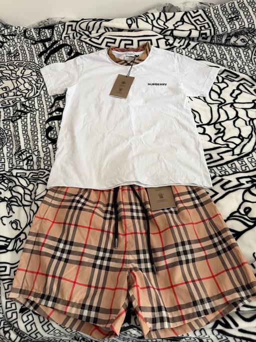  — Burberry T-shirt + swim shorts set