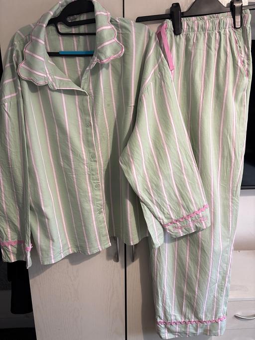  — Ladies pyjamas