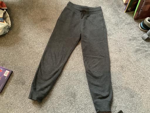  — Boys joggers age 8/9