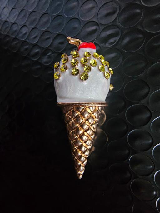  — brooch cherry icecream
