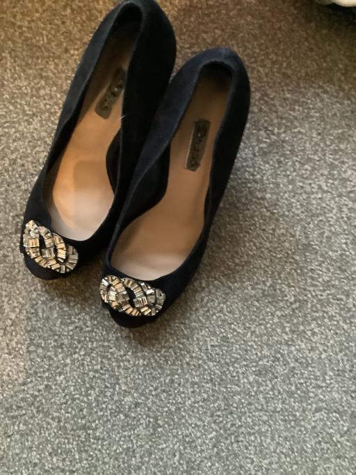  — Ladies shoes size 5