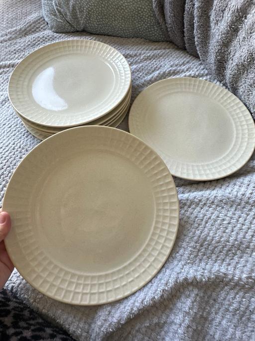 — Cream pot plates