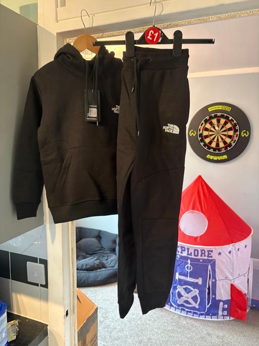  — Boys north face tracksuit
