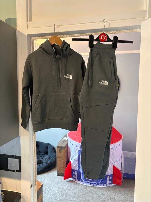  — Boys north face tracksuit