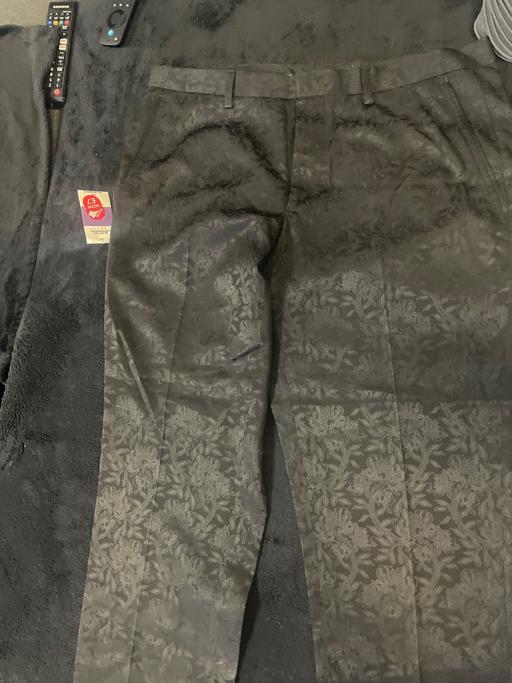  — Men’s trousers