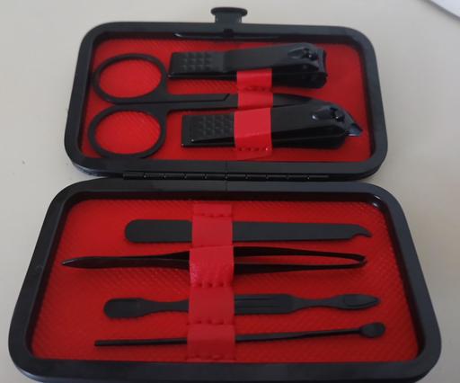  — Manicure set)