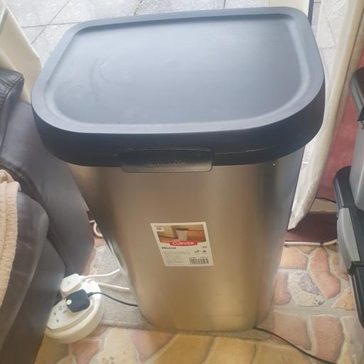  — Carver Mistral 50 Litre Silver & Black Bin,