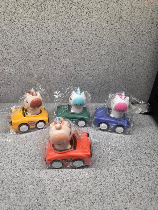  — Unicorn card press & go toys