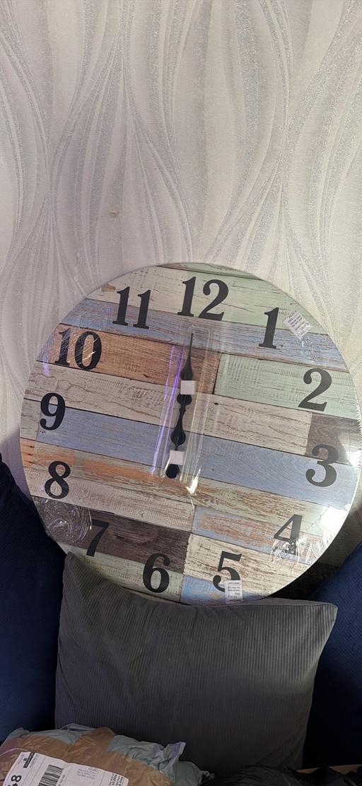  — large wall clock, new