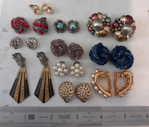  — Fabulous collection of vintage clipon earring