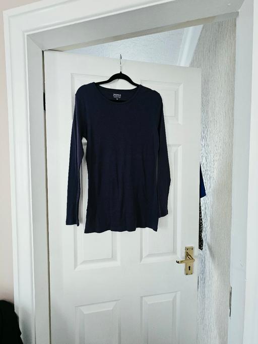  — Papaya winter top, stretchy size 14..like new