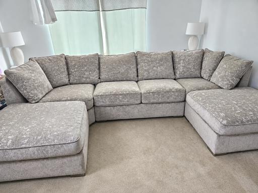  — Large Luxury U-Shaped Sofa – Light Grey