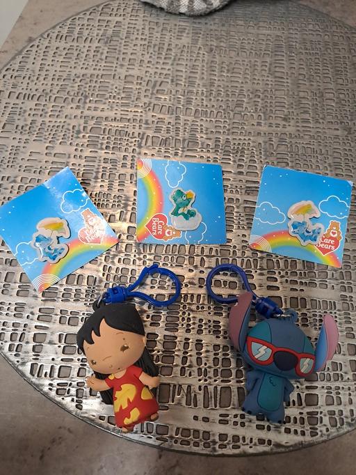  — 3xcare bears and 2 keyrings