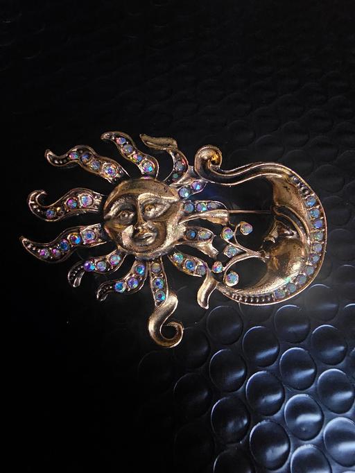  — brooch sun & moon