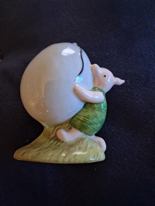  — piglet and the balloon figurine