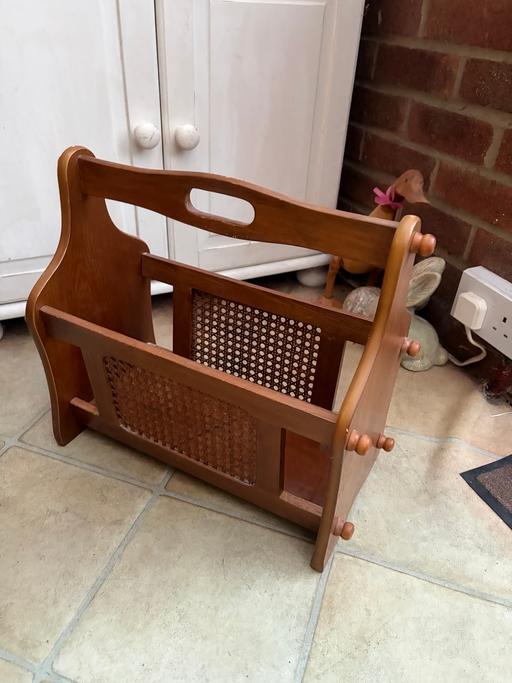  — Wooden magazine rack