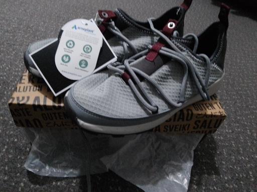  — women craghoppers trainers size 3