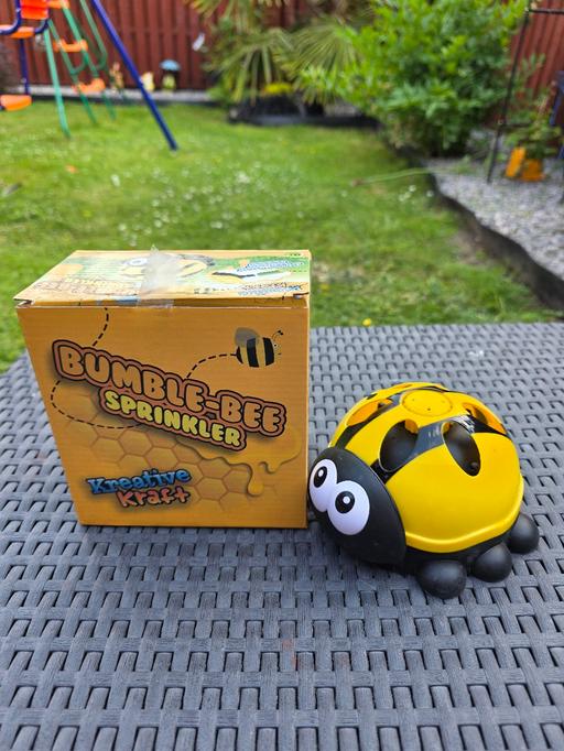  — Bumblebee water sprinkler