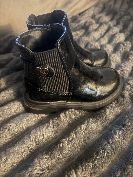  — This ver island boots size 7