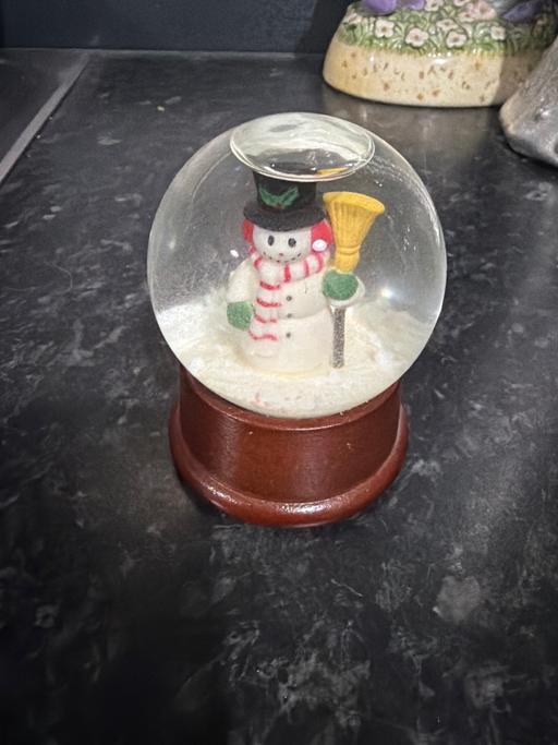  — Snow globe