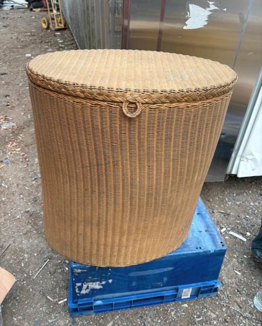  — Vintage Lloyd Laundry Basket