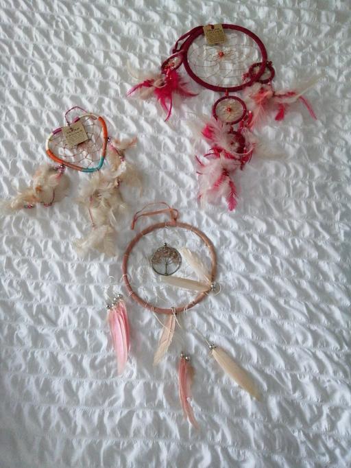  — (3) Dream catchers