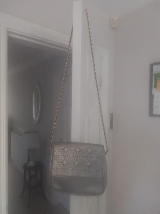  — OVERSHOULDER HANDBAG