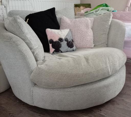  — swival chair