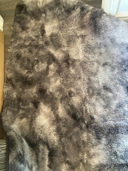  — Hearth rug
