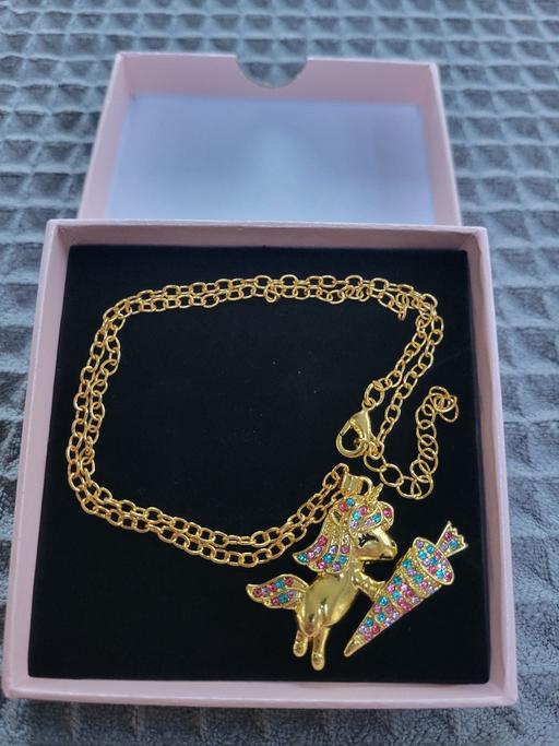  — New Gold colour Unicorn Necklace with Gems