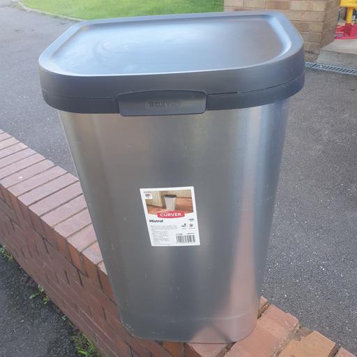  — Carver Mistral 50 Litre Silver & Black Bin,