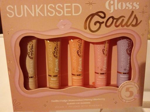  — brand new ladies Gloss Goals gift set