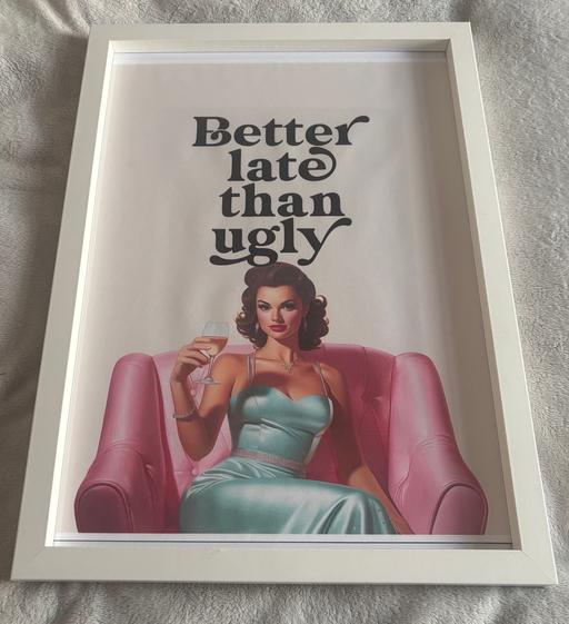  — Pic In White Glass Picture Box Picture Frame