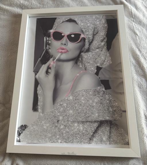  — Pic In White Glass Picture Box Frame