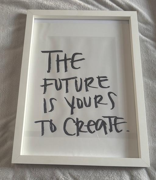  — Pic In White Glass Picture Box Frame