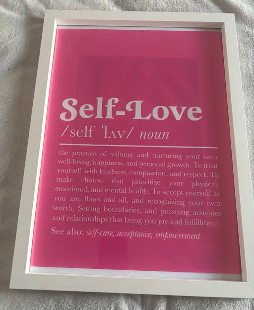  — Pic In White Glass Picture Box Frame