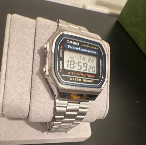  — Men’s vintage Casio watch