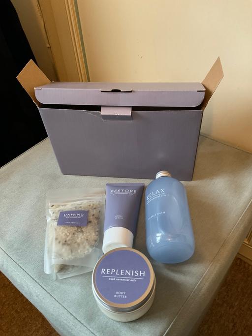  — Gift set