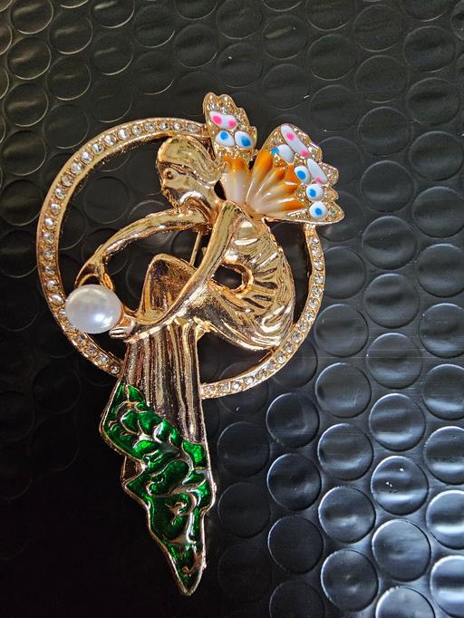  — brooch angel