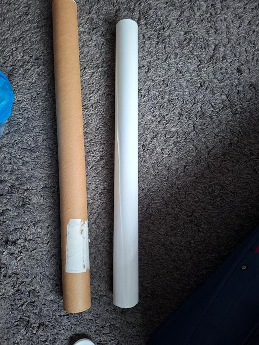  — White glossy vinyl roll