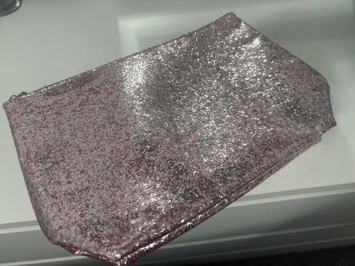  — Make up bag