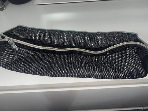  — Ghd straightners bag