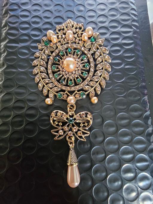  — brooch ladies stunning unusual